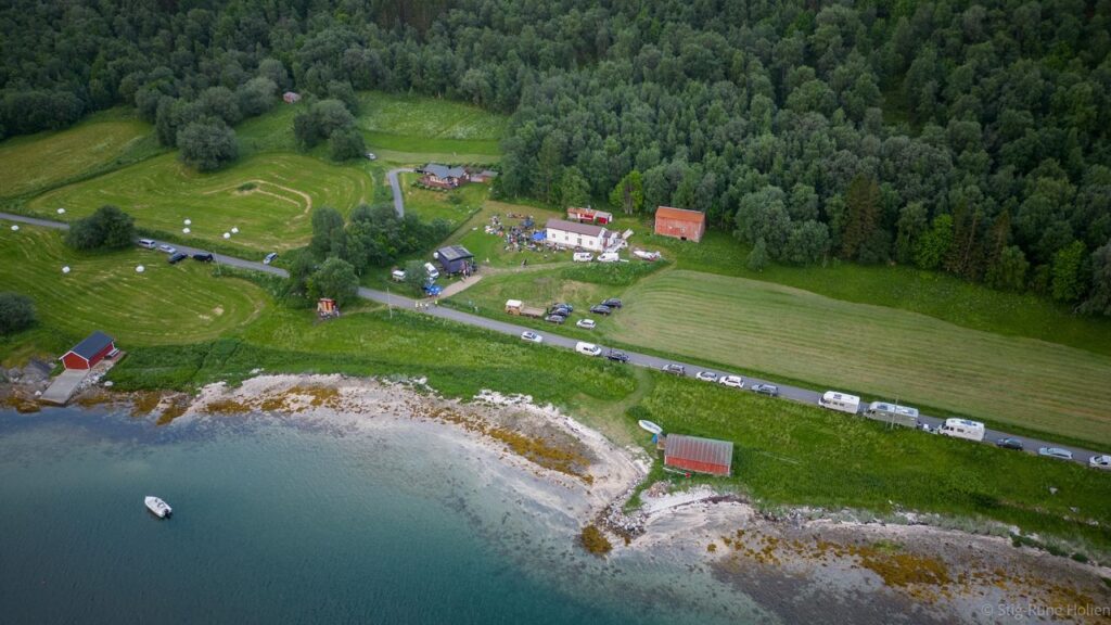 Dronebilde av Åkervika mens Åkervika Open avholdes.foto